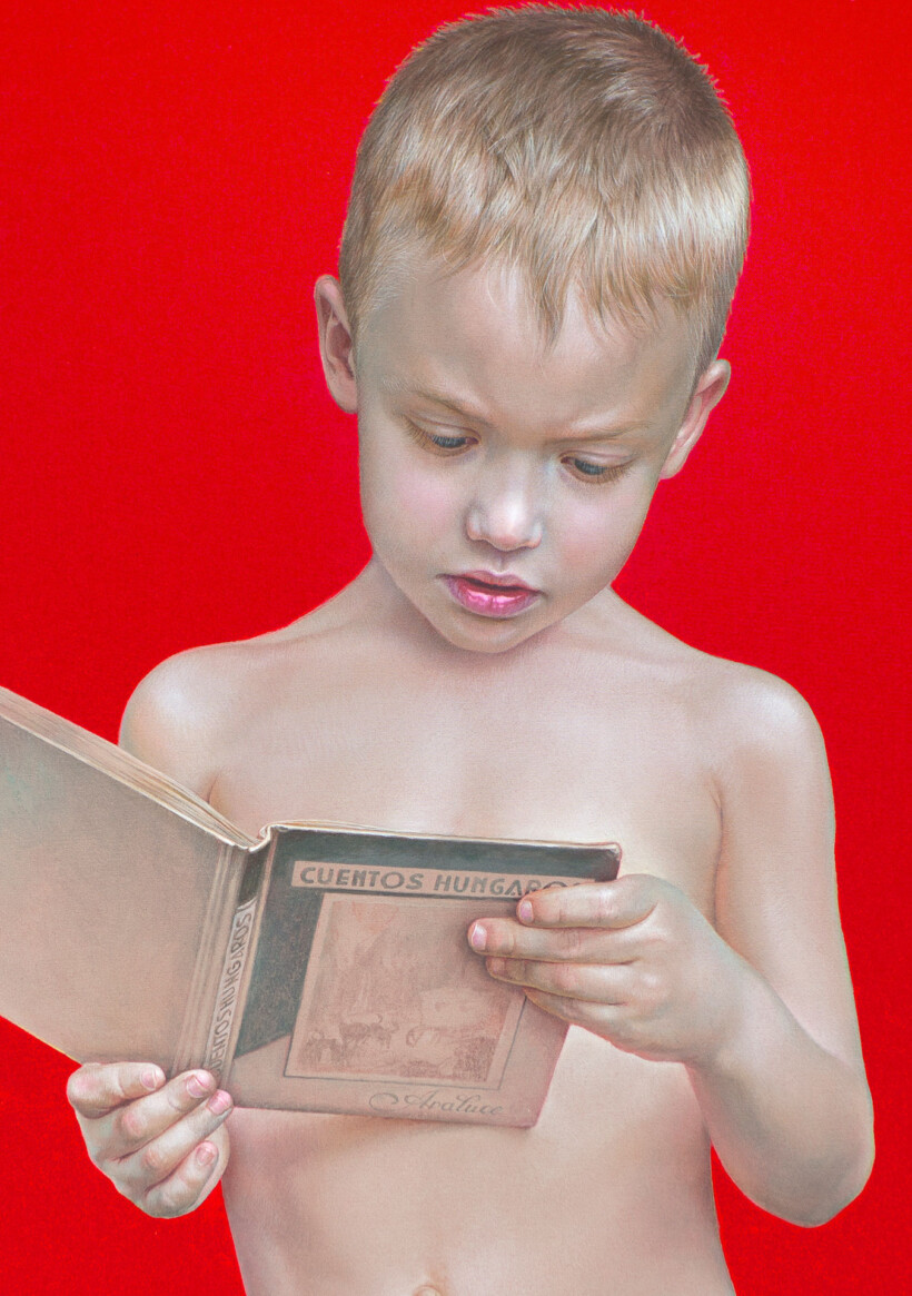 Niño leyendo un cuento