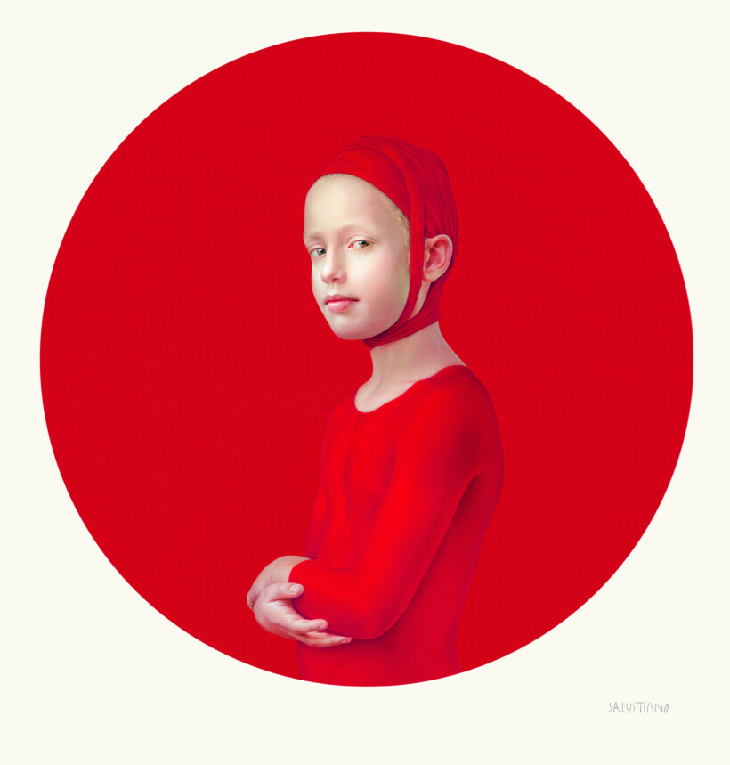 Retrato de una niña, con un vendaje rojo y los brazos cruzados, que mira de lado al espectador sobre un fondo de color rojo intenso, pintado por el artista español Salustiano.